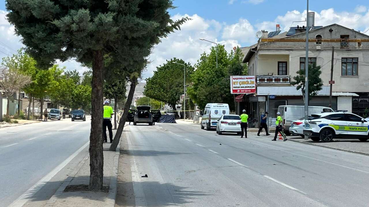 Konya’da yürek yakan veda! Ayşenur Can’ı son yolculuğuna babası uğurladı 21